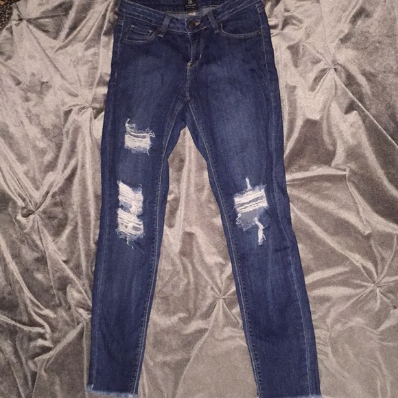 Distressed denim - Picture 6 of 6